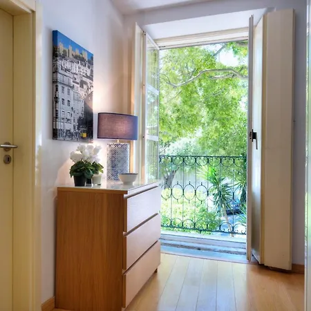 Sunny & Quiet In Historic Center * Lissabon