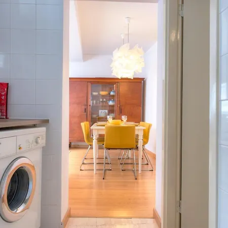 Sunny & Quiet In Historic Center Apartment